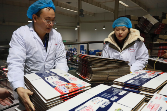 党员带头赴一线  助力春节保生产—官方网站入口别样“生产突击队”助力车间生产