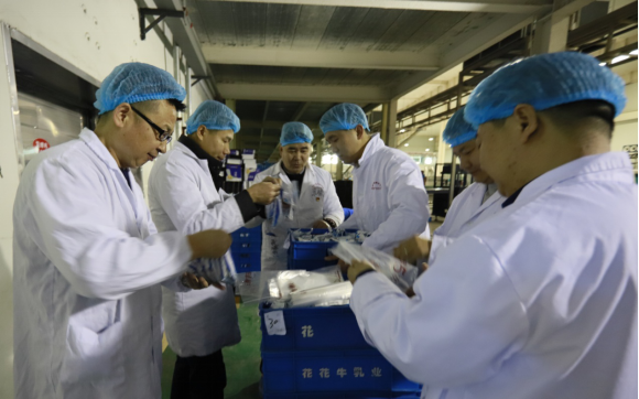 党员带头赴一线  助力春节保生产—官方网站入口别样“生产突击队”助力车间生产
