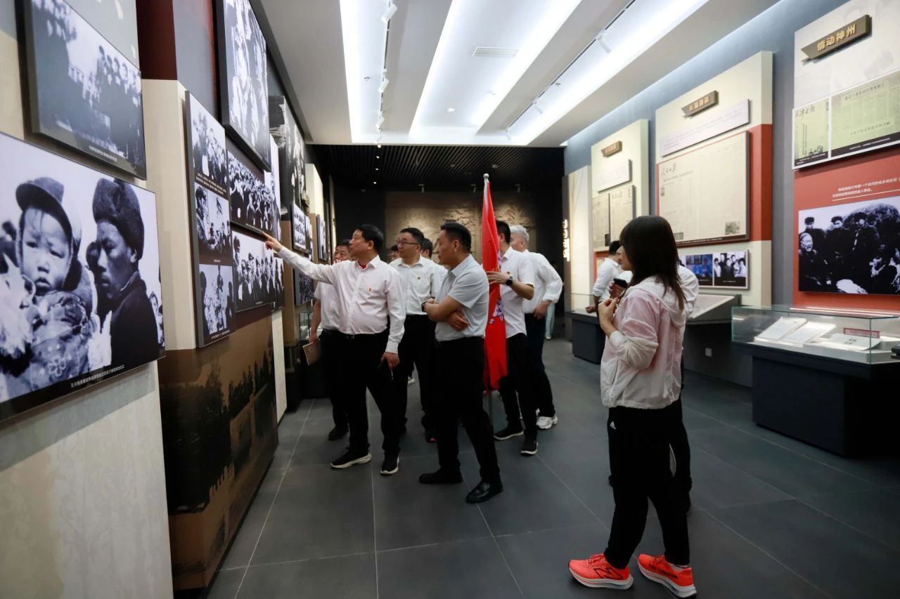 砥砺初心使命，汲取奋进力量丨官方网站入口乳业集团党委组织开展学习“焦裕禄精神”主题党日活动