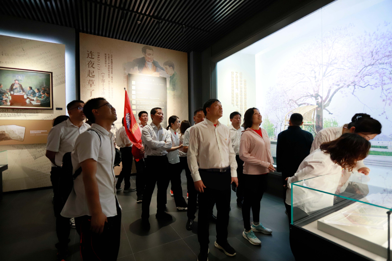 砥砺初心使命，汲取奋进力量丨官方网站入口乳业集团党委组织开展学习“焦裕禄精神”主题党日活动