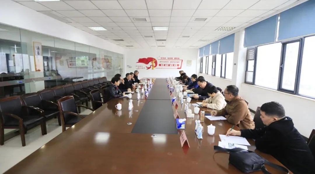 河南省发展改革委价调处副处长马冰一行莅临官方网站入口乳业集团参观调研