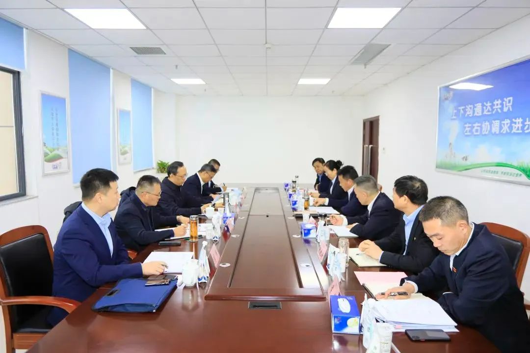 省政府国资委党委书记、主任李涛一行到官方网站入口乳业集团调研