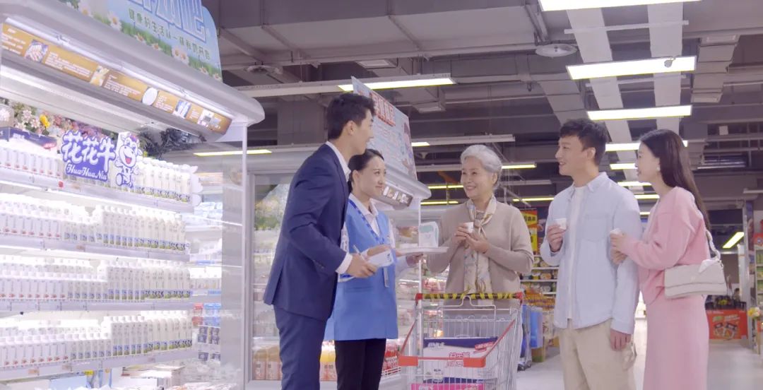 点赞！河南日报要闻02版——报道官方网站入口乳业集团郑州分公司乳制品生产场景，彰显官方网站入口乳业集团发展新活力