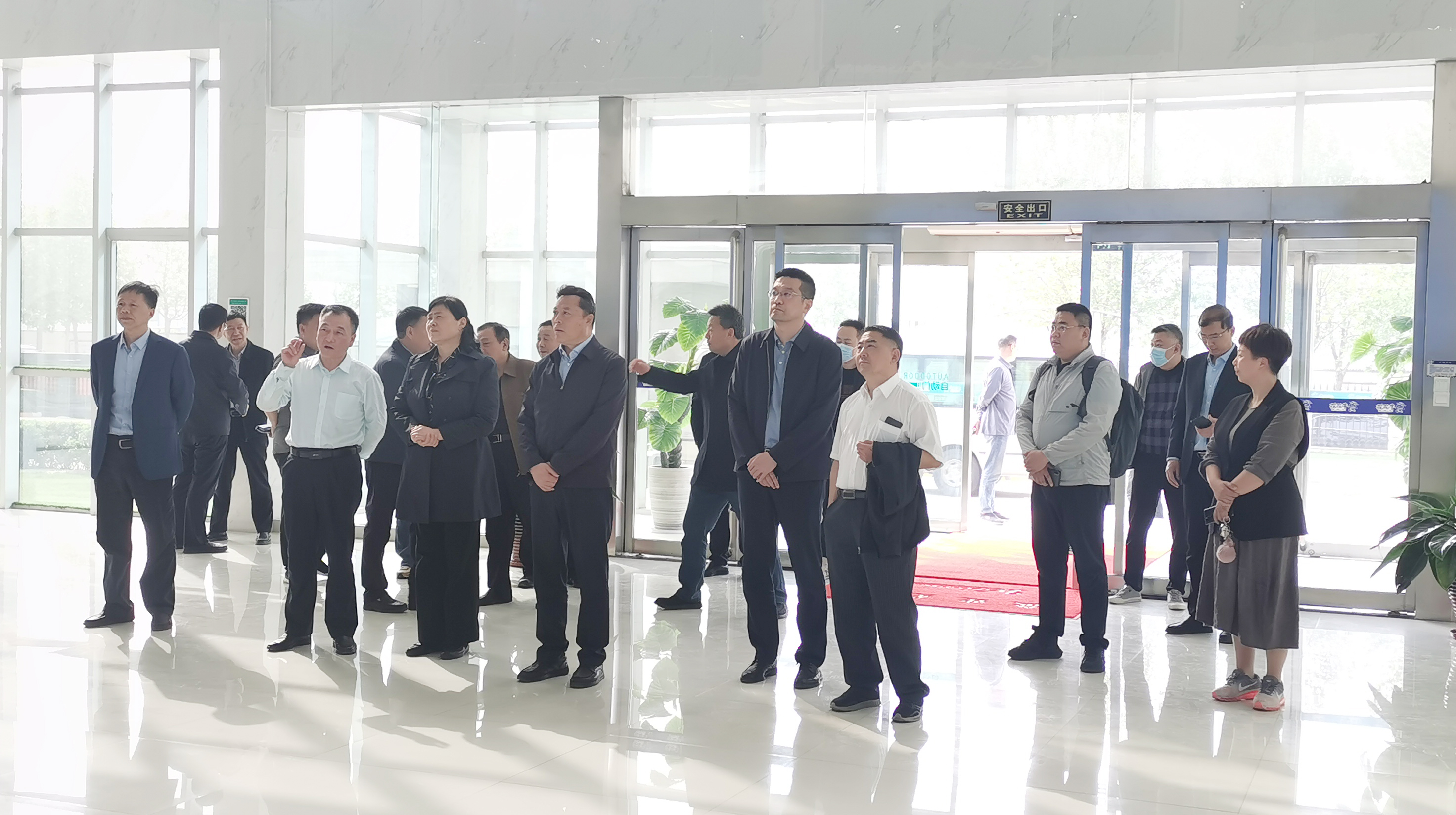 官方网站入口丨沈阳市人大常委会副主任曹鹏一行莅临官方网站入口考察座谈