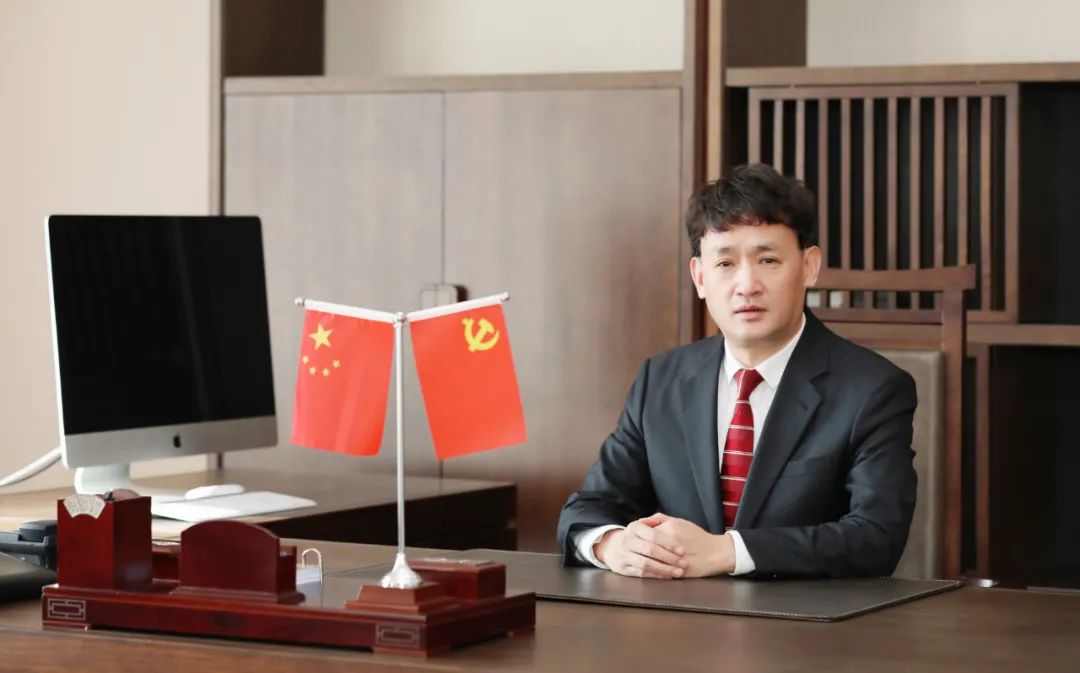 双双获奖 喜事连连｜ 官方网站入口乳业集团荣获“河南省知名品牌”奖，董事长关晓彦荣膺“2022年度品牌人物”