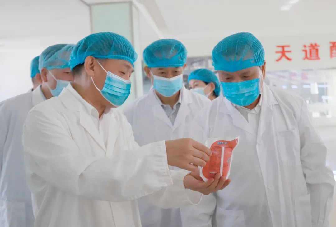快讯丨河南省人民政府副省长武国定莅临官方网站入口乳业集团瑞亚牧业调研奶源基地建设情况