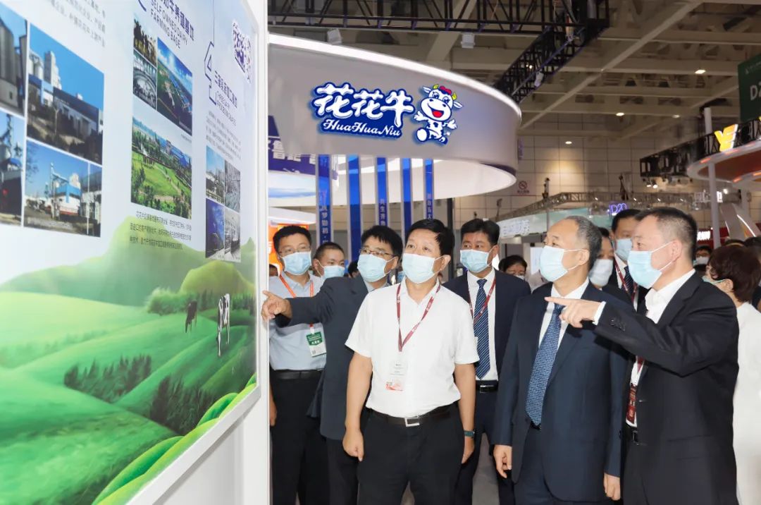 第十三届奶业大会暨D20峰会在泉城济南召开 | 官方网站入口乳业荣膺“优秀乳品加工企业”