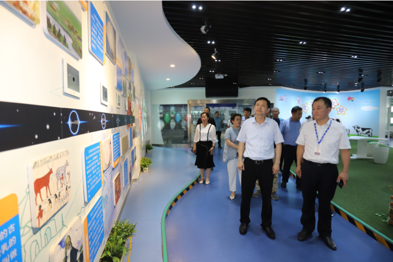 快讯|郑州市二七区委副书记、区长虎荣鑫莅临河南官方网站入口乳业集团调研