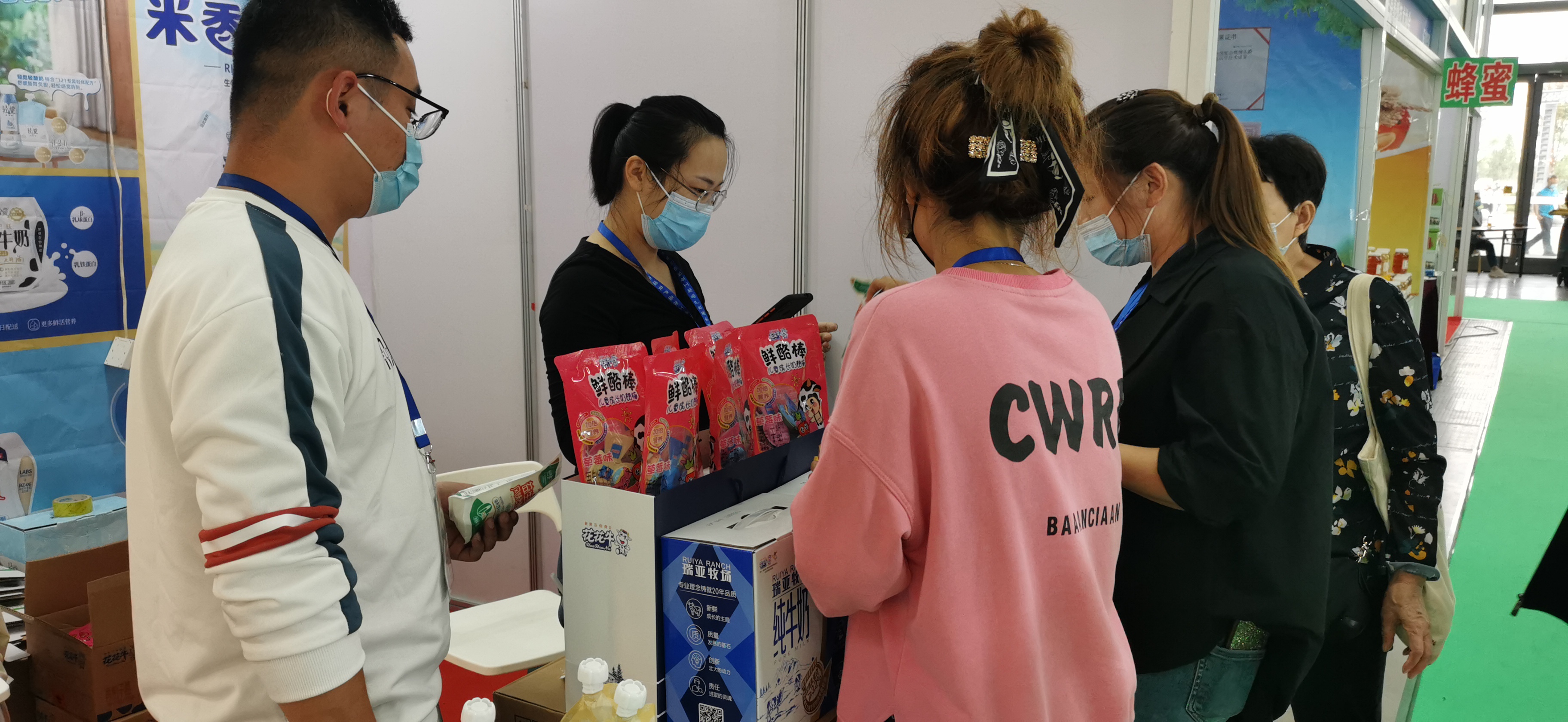 喜报 | 官方网站入口轻觉酸奶荣获第二十四届中国农产品加工业投资贸易洽谈会金质产品奖