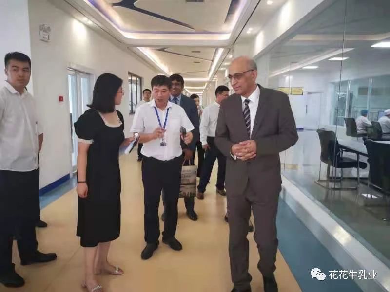 巴基斯坦驻华大使莫因·哈克 莅临官方网站入口乳业集团参观访问