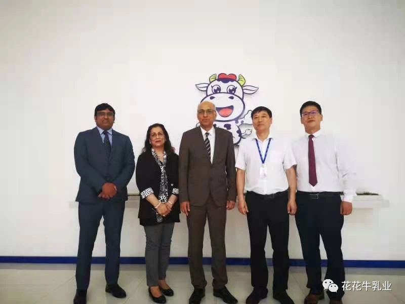 巴基斯坦驻华大使莫因·哈克 莅临官方网站入口乳业集团参观访问