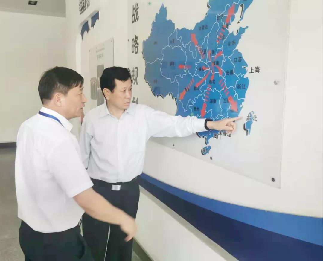 郑州航空港区党工委书记张俊峰莅临郑州官方网站入口乳制品有限公司调研