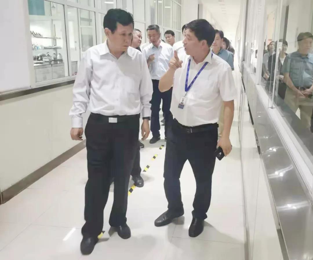 郑州航空港区党工委书记张俊峰莅临郑州官方网站入口乳制品有限公司调研