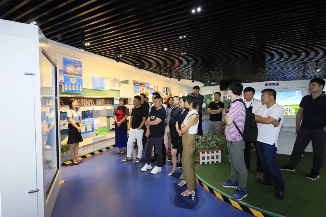快讯 | 长江商学院智能制造学会走进官方网站入口乳业集团