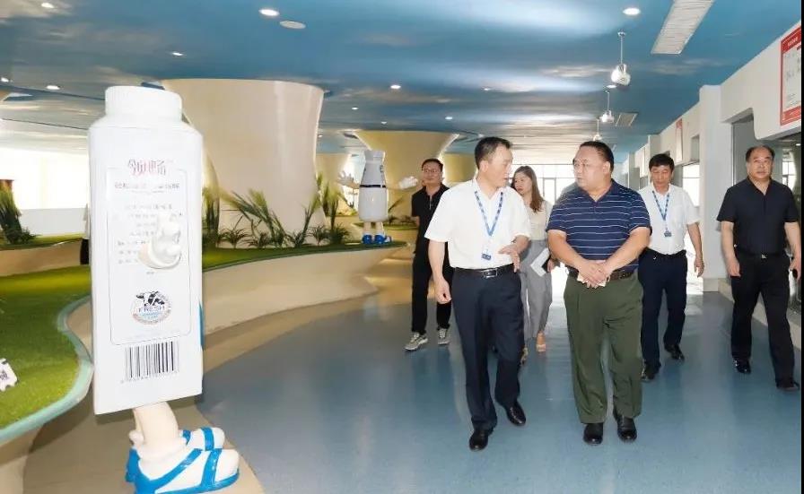 快讯 | 河南省人民政府食品安全委员会办公室第三批食品安全示范区验收组领导莅临官方网站入口乳业集团验收食品安全示范区建设情况
