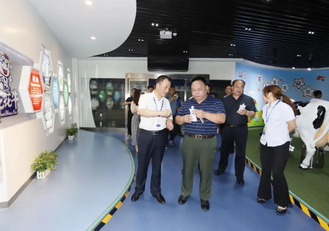 快讯 | 河南省人民政府食品安全委员会办公室第三批食品安全示范区验收组领导莅临官方网站入口乳业集团验收食品安全示范区建设情况