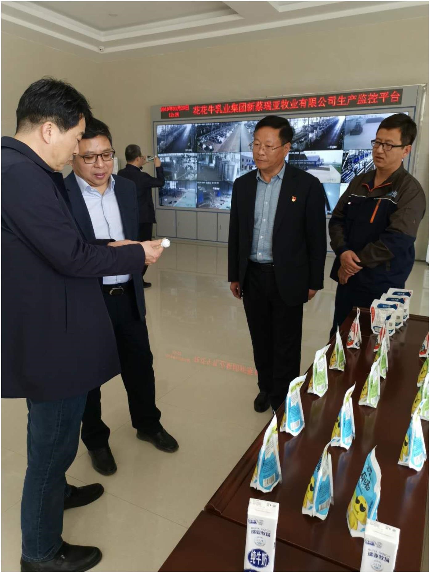 中国建设银行河南省分行行长石永拴 莅临官方网站入口新蔡瑞亚牧业有限公司考察调研