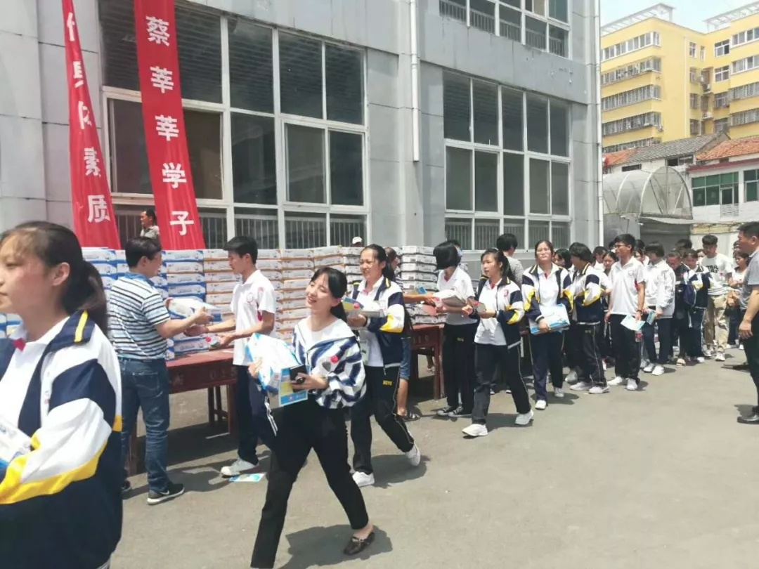 官方网站入口|捐助教育100万元！做公益，我们是认真的！
