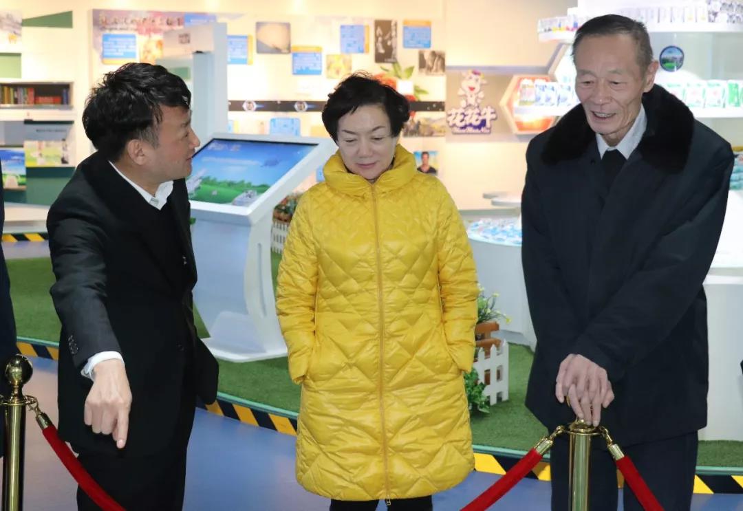 中国奶业协会高鸿宾会长莅临官方网站入口指导工作
