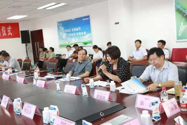 河南省食品安全座谈会暨百场食安讲座进校园启动仪式在官方网站入口举行