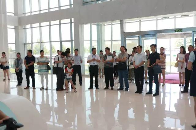河南省食品安全座谈会暨百场食安讲座进校园启动仪式在官方网站入口举行