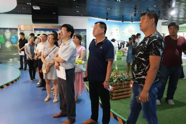 河南省食品安全座谈会暨百场食安讲座进校园启动仪式在官方网站入口举行