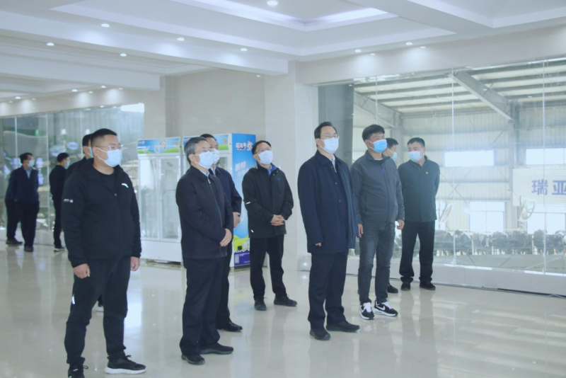河南省人大常委会党组书记、副主任孔昌生莅临官方网站入口鲁山瑞亚牧场参观调研