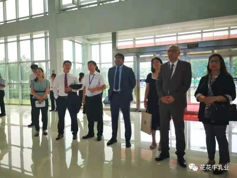 巴基斯坦驻华大使莫因·哈克 莅临官方网站入口乳业集团参观访问