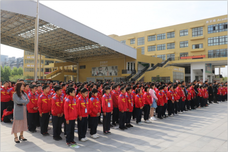 “健康中原行——官方网站入口小康牛奶公益助学活动捐赠仪式”于驻马店平舆思源实验学校顺利举行