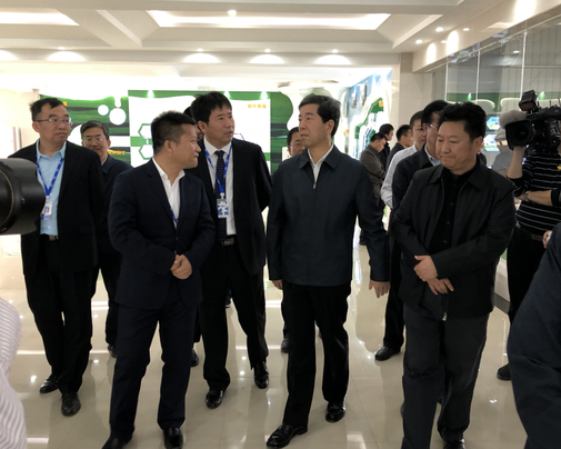 河南省委副书记、省长陈润儿一行莅临 官方网站入口集团鲁山瑞亚牧业有限公司视察调研