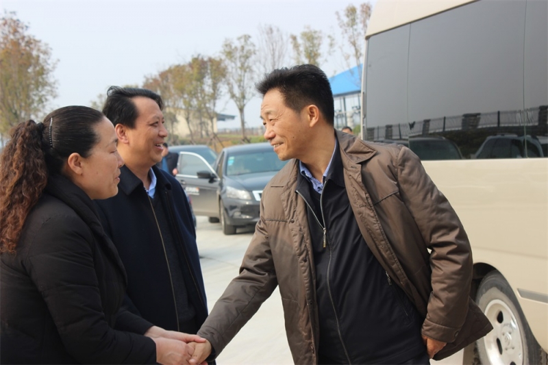 河南省财政厅副厅长庞学孟一行莅临官方网站入口集团养殖事业部鲁山瑞亚牧业有限公司调研