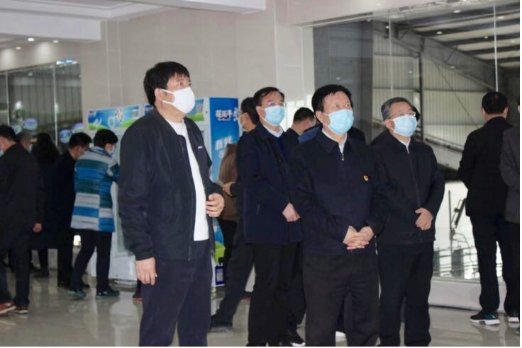 平顶山市委书记周斌一行莅临官方网站入口乳业集团 鲁山瑞亚牧业有限公司调研疫情防控和复工复产情况