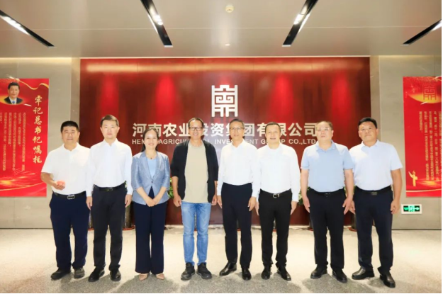东方甄选俞敏洪先生到访河南农投集团，品尝官方网站入口产品并给予高度评价